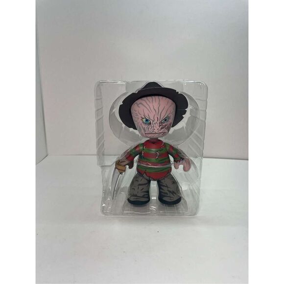 A Nightmare On Elm Street Freddy Krueger- Mez-Itz - Designer Vinyl Figure w/ Hat - Picture 1 of 6